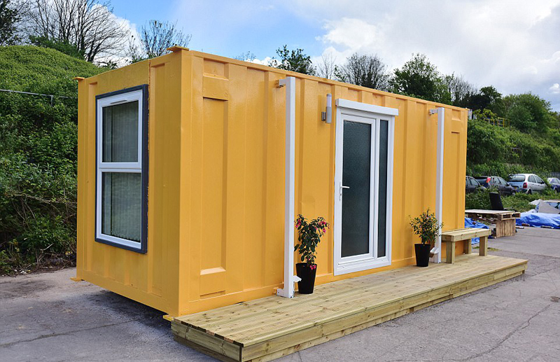 集裝箱也能當(dāng)住宅？英國企業(yè)家創(chuàng)新改造，為流浪漢提供溫暖家園