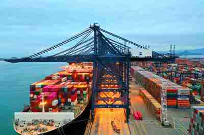 航拍深圳鹽田集裝箱港 密密麻麻，蔚為壯觀